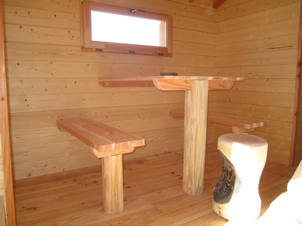 Cabanes Flottantes Du Lac De Pelisse Hotel Douzains Habitación foto