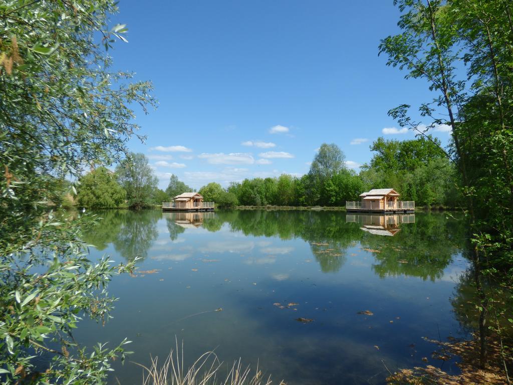 Cabanes Flottantes Du Lac De Pelisse Hotel Douzains Exterior foto