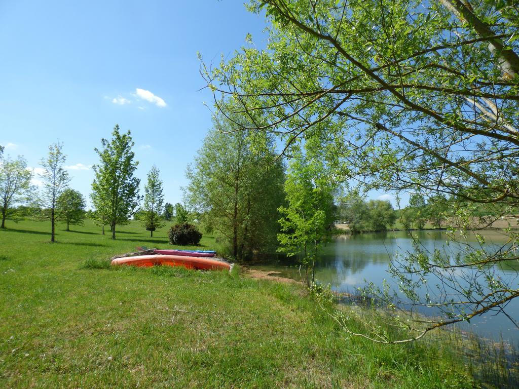 Cabanes Flottantes Du Lac De Pelisse Hotel Douzains Exterior foto
