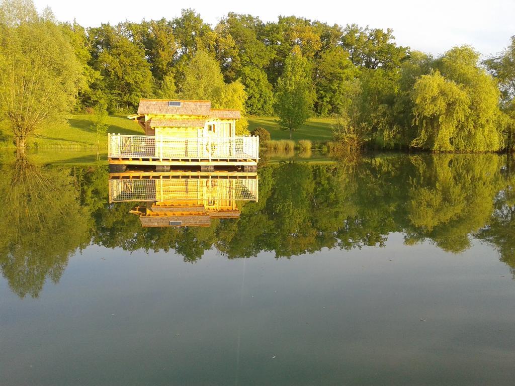 Cabanes Flottantes Du Lac De Pelisse Hotel Douzains Exterior foto