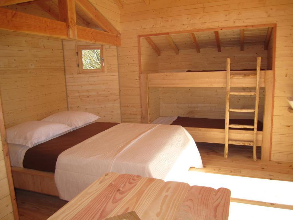 Cabanes Flottantes Du Lac De Pelisse Hotel Douzains Habitación foto
