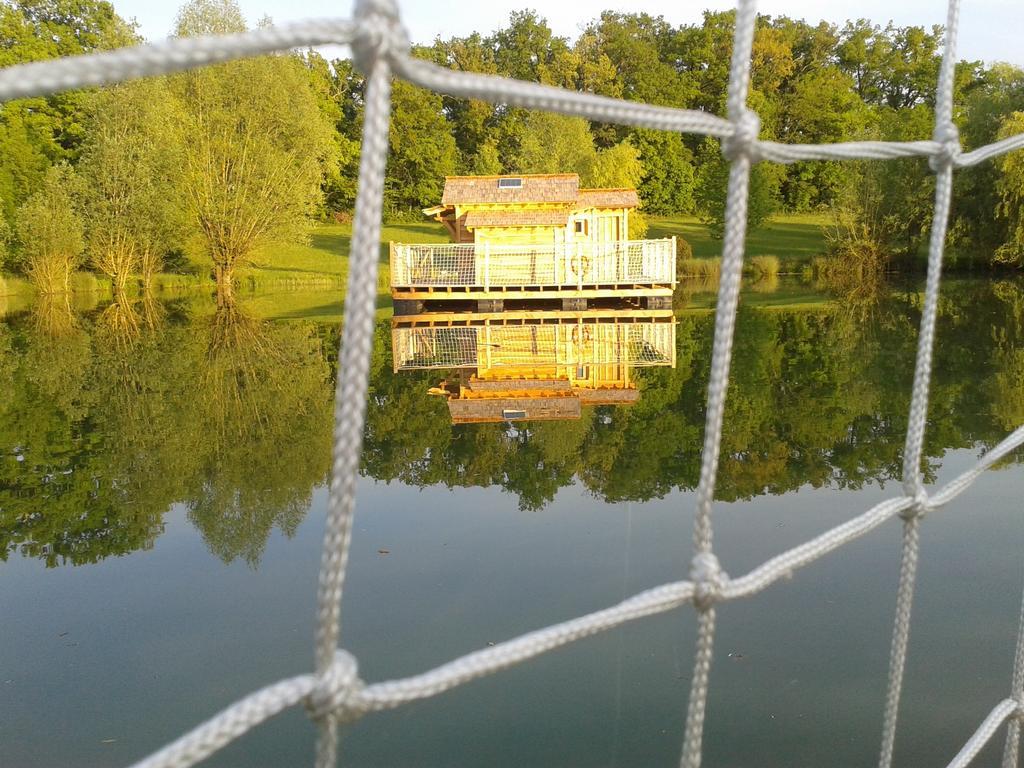 Cabanes Flottantes Du Lac De Pelisse Hotel Douzains Exterior foto