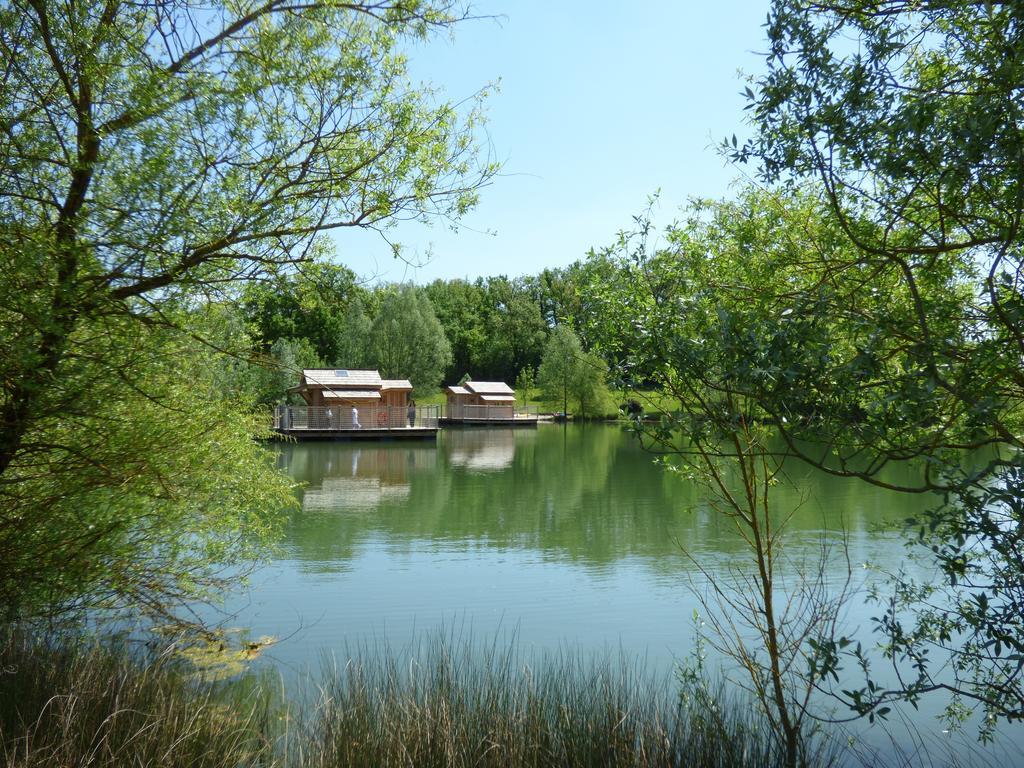 Cabanes Flottantes Du Lac De Pelisse Hotel Douzains Exterior foto