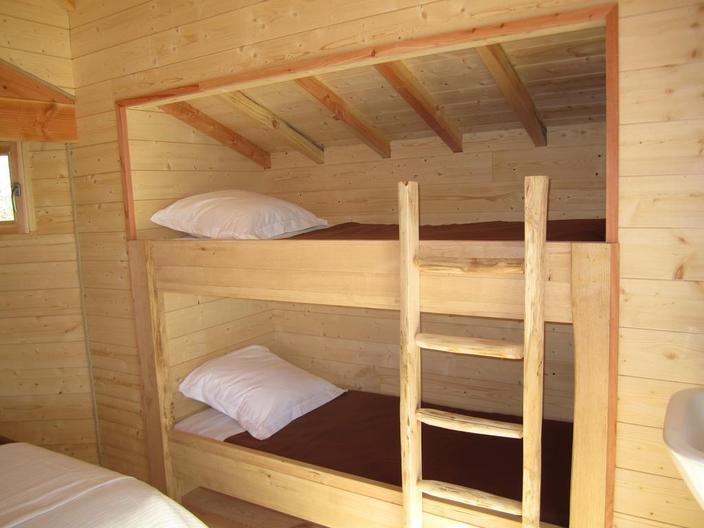 Cabanes Flottantes Du Lac De Pelisse Hotel Douzains Habitación foto