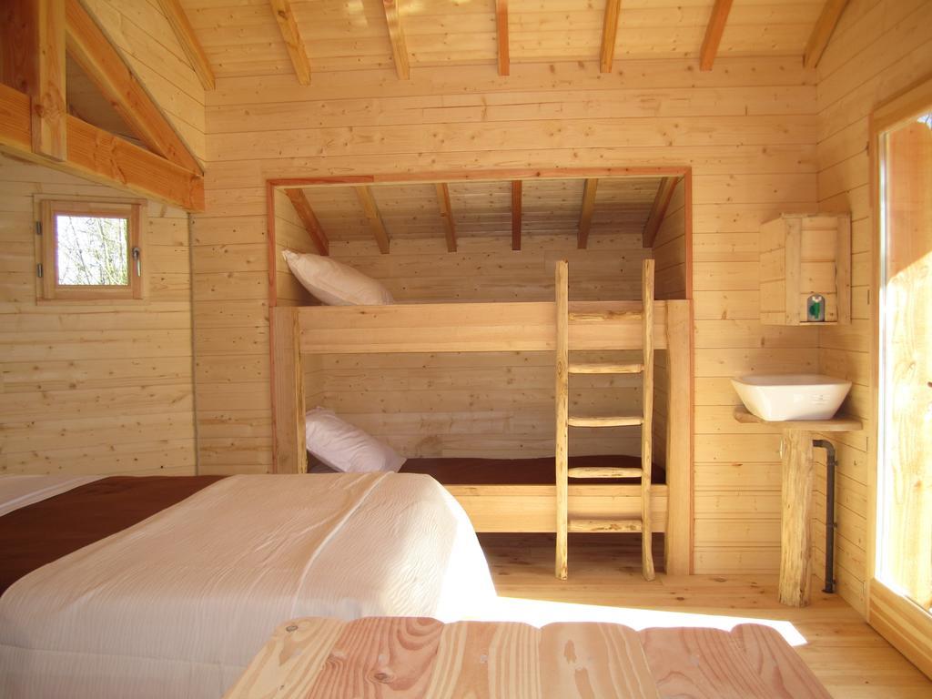 Cabanes Flottantes Du Lac De Pelisse Hotel Douzains Habitación foto