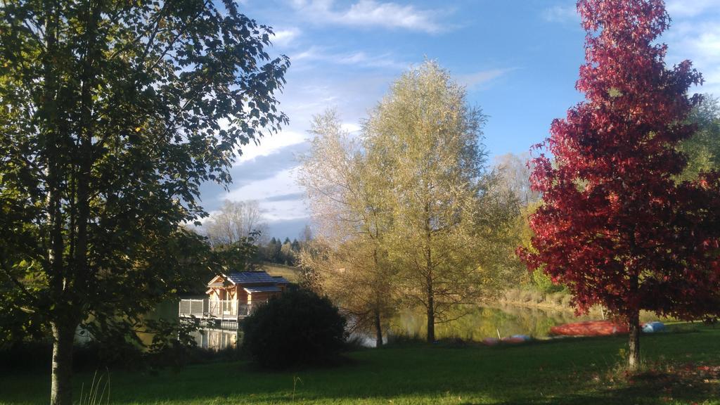 Cabanes Flottantes Du Lac De Pelisse Hotel Douzains Exterior foto